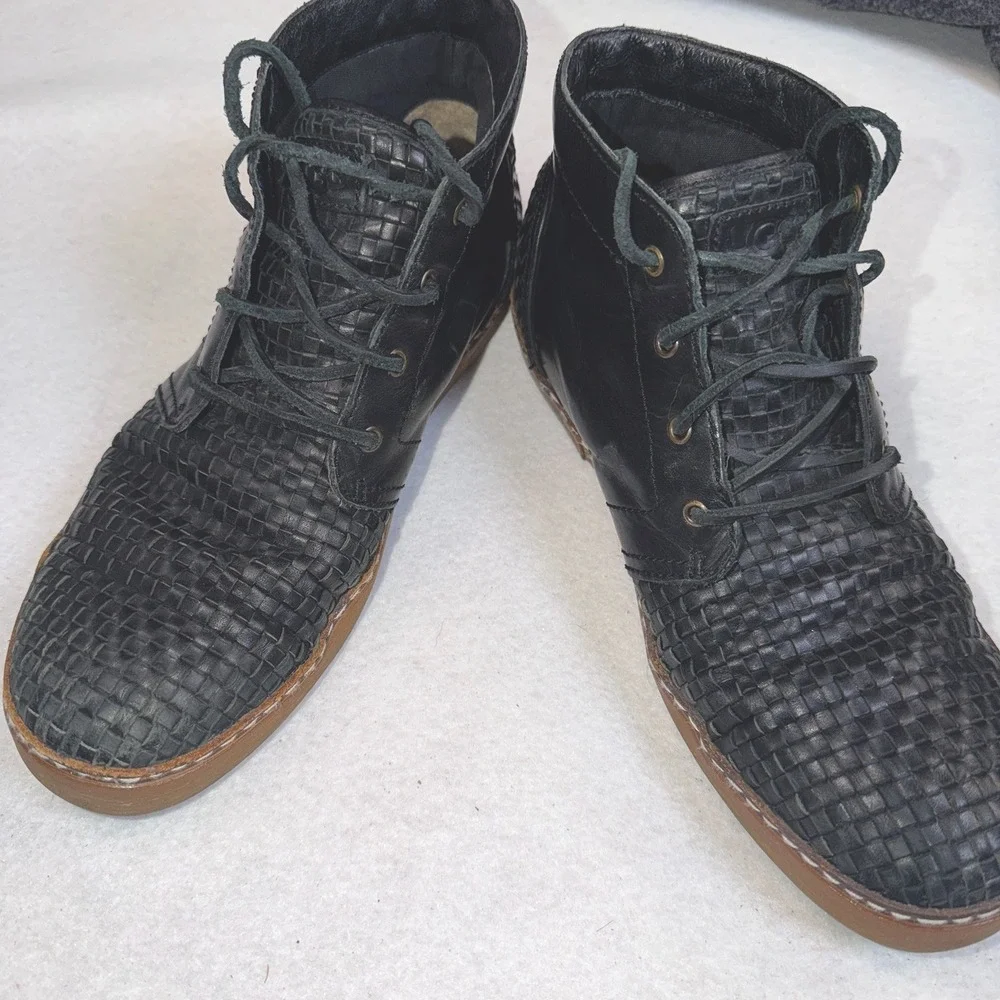 UGG Australia Mens 10 Black Woven Leather Chukka Boots Lace Up Casual